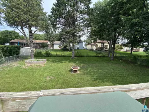 4016 E 23rd St, Sioux Falls, SD 57103 photo 2