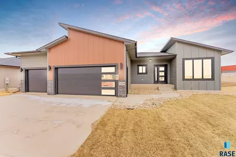 1729 N Hyssop Dr, Sioux Falls, SD 57110