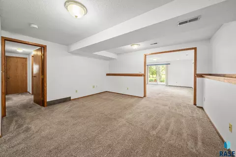 3109 E 33rd St, Sioux Falls, SD 57103 photo 27