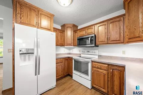 3109 E 33rd St, Sioux Falls, SD 57103 photo 5