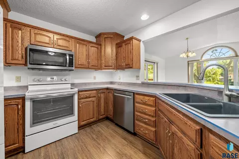 3109 E 33rd St, Sioux Falls, SD 57103 photo 4
