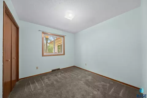 3109 E 33rd St, Sioux Falls, SD 57103 photo 17