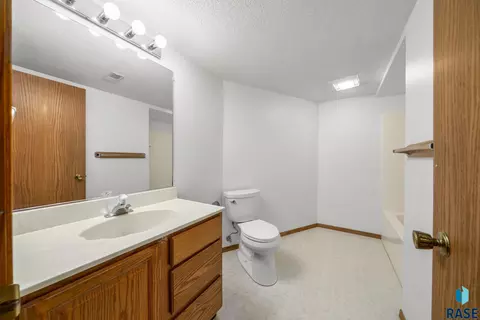 3109 E 33rd St, Sioux Falls, SD 57103 photo 15