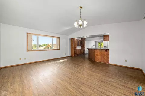 3109 E 33rd St, Sioux Falls, SD 57103 photo 8
