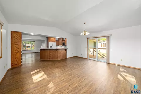 3109 E 33rd St, Sioux Falls, SD 57103 photo 9