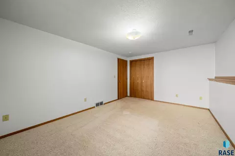 3109 E 33rd St, Sioux Falls, SD 57103 photo 32