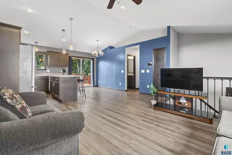 1601 E Tracy Ln, Sioux Falls, SD 57103 photo 7