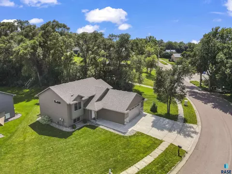 1601 E Tracy Ln, Sioux Falls, SD 57103 photo 3