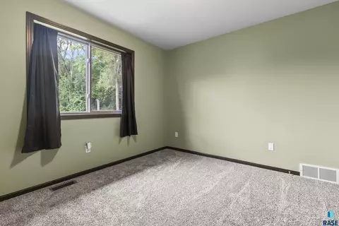 1601 E Tracy Ln, Sioux Falls, SD 57103 photo 13