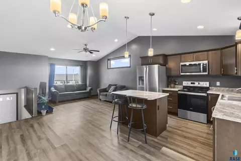 1601 E Tracy Ln, Sioux Falls, SD 57103 photo 6