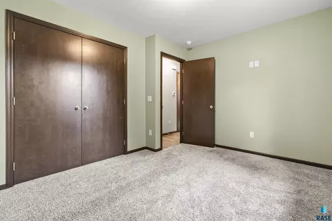 1601 E Tracy Ln, Sioux Falls, SD 57103 photo 14