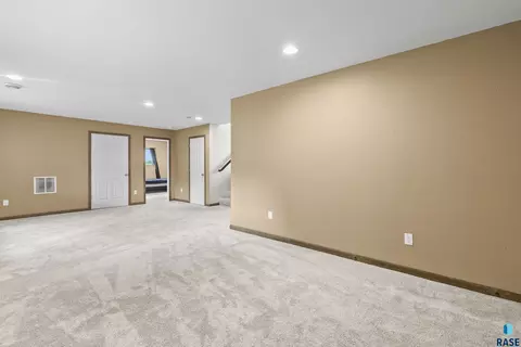 1601 E Tracy Ln, Sioux Falls, SD 57103 photo 17