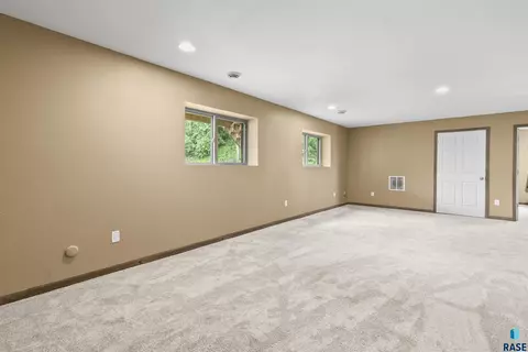 1601 E Tracy Ln, Sioux Falls, SD 57103 photo 18