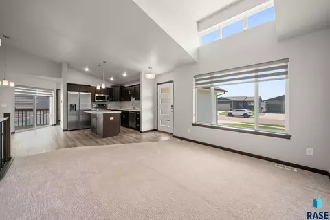 6745 W Viola Ct, Sioux Falls, SD 57107 photo 9