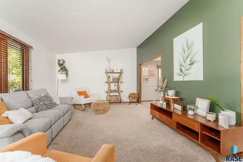 2305 E Harriet Lea, Sioux Falls, SD 57103 photo 3