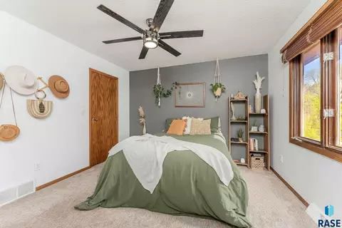 2305 E Harriet Lea, Sioux Falls, SD 57103 photo 10