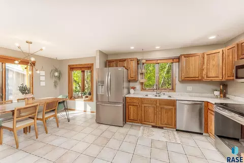 2305 E Harriet Lea, Sioux Falls, SD 57103 photo 5