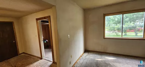 579 W 1st Ave, Parker, SD 57053 photo 4
