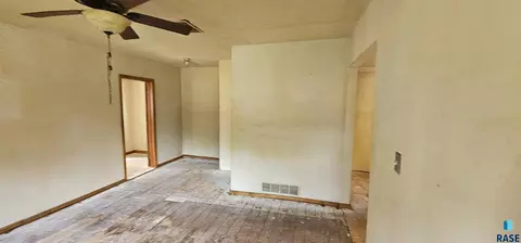579 W 1st Ave, Parker, SD 57053 photo 6