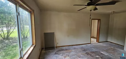 579 W 1st Ave, Parker, SD 57053 photo 5