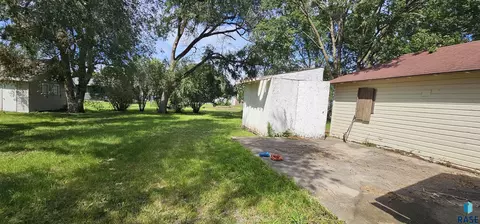 579 W 1st Ave, Parker, SD 57053 photo 25