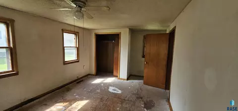 579 W 1st Ave, Parker, SD 57053 photo 2