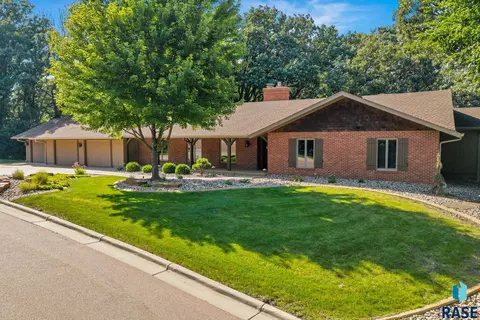 1004 E Tomar Rd, Sioux Falls, SD 57105 photo 2