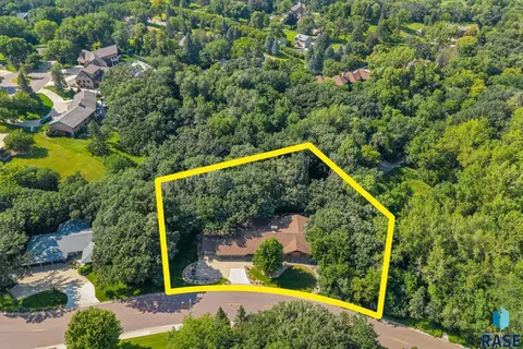 1004 E Tomar Rd, Sioux Falls, SD 57105 photo 3