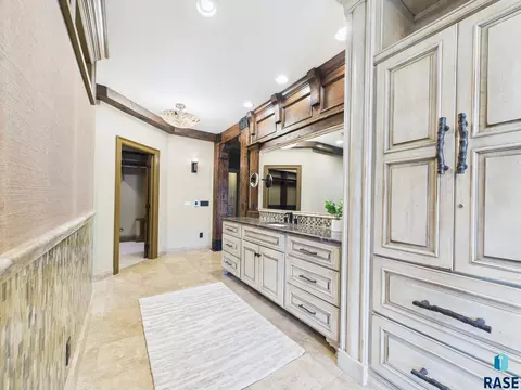 1004 E Tomar Rd, Sioux Falls, SD 57105 photo 9