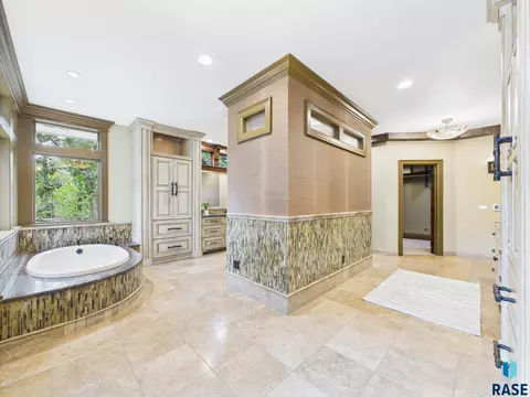 1004 E Tomar Rd, Sioux Falls, SD 57105 photo 7
