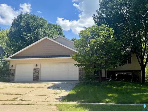 6817 W Westminister Dr, Sioux Falls, SD 57106