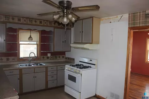 304 E Main St, Woonsocket, SD 57385 photo 9