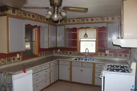 304 E Main St, Woonsocket, SD 57385 photo 7