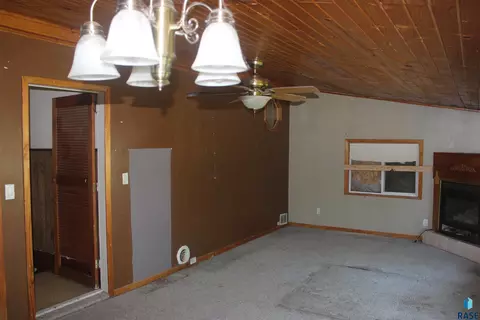 304 E Main St, Woonsocket, SD 57385 photo 11