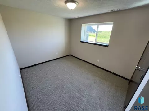 9619 W Tunis Dr, Sioux Falls, SD 57106 photo 9