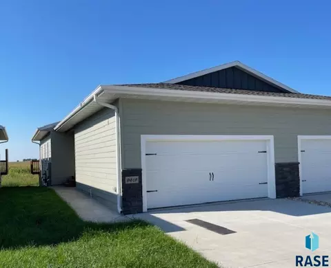 9619 W Tunis Dr, Sioux Falls, SD 57106 photo 1