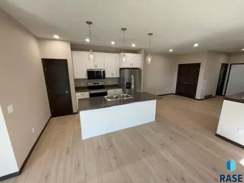 9619 W Tunis Dr, Sioux Falls, SD 57106 photo 2