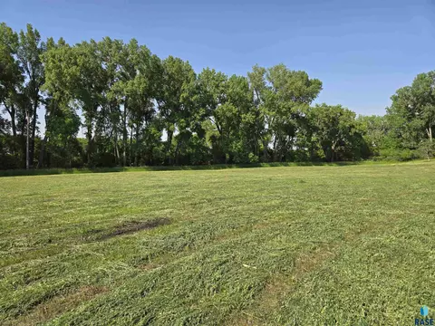 Ellis Rd, Sioux Falls, SD 57107 photo 4