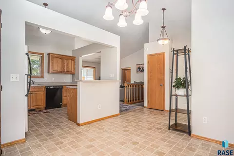 5109 S Carrick Ave, Sioux Falls, SD 57106 photo 9