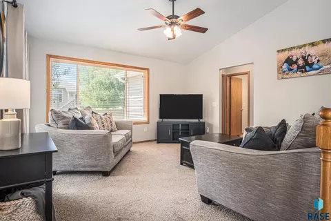 5109 S Carrick Ave, Sioux Falls, SD 57106 photo 4