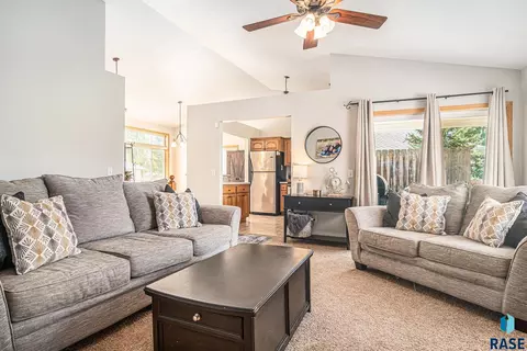 5109 S Carrick Ave, Sioux Falls, SD 57106 photo 3