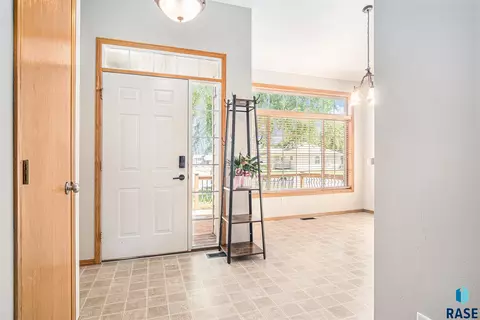 5109 S Carrick Ave, Sioux Falls, SD 57106 photo 10