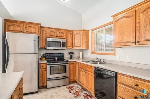 5109 S Carrick Ave, Sioux Falls, SD 57106 photo 5