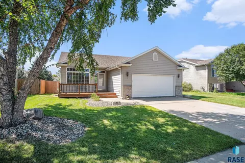 5109 S Carrick Ave, Sioux Falls, SD 57106 photo 2