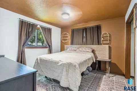 705 S Stephen Ave, Sioux Falls, SD 57103 photo 6