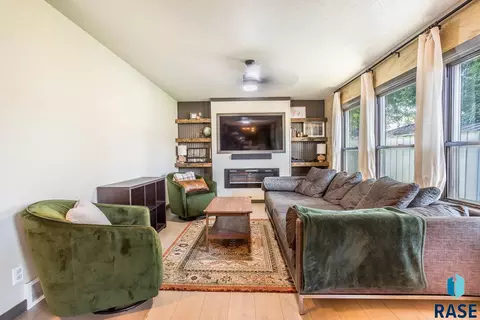 705 S Stephen Ave, Sioux Falls, SD 57103 photo 4