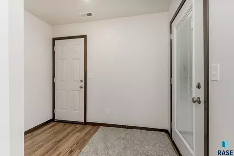 6138 S Bison Pl, Sioux Falls, SD 57108 photo 3