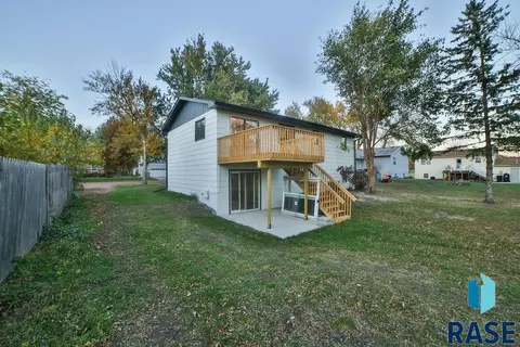401 E 4th St, Hartford, SD 57033 photo 6