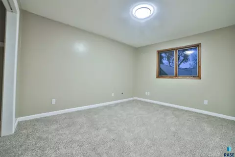 401 E 4th St, Hartford, SD 57033 photo 36