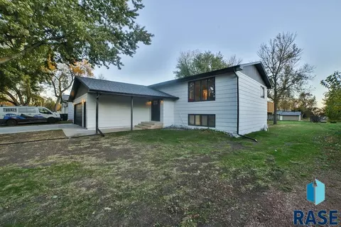 401 E 4th St, Hartford, SD 57033 photo 51